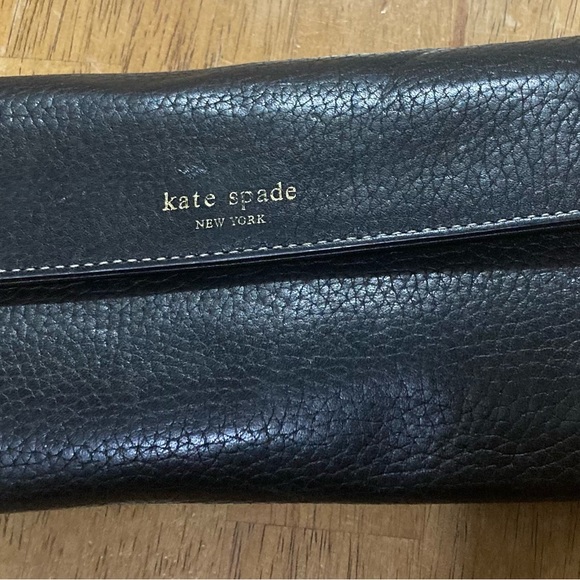 Kate Spade New 🗽 York 7.5” wide 4” tall with 4 bill holders 6 cards slots - Picture 1 of 5